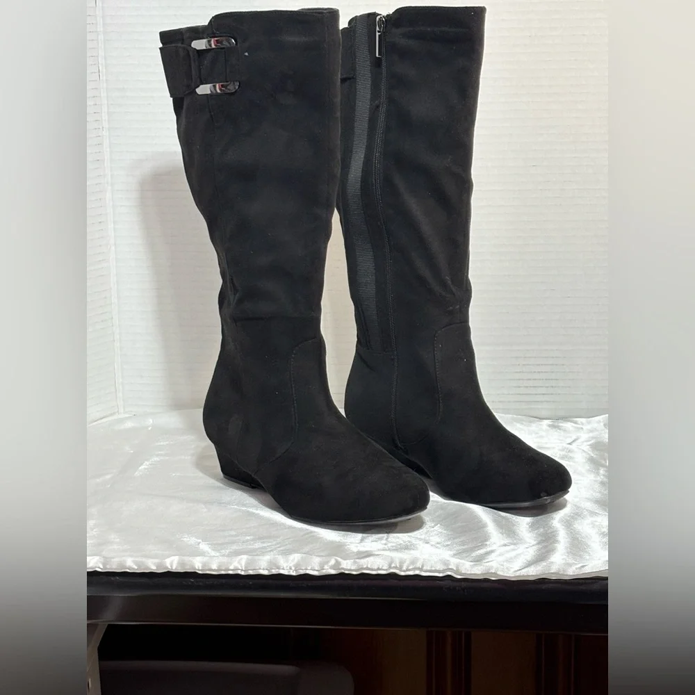 Cloudwalkers by Avenue 8.5W  Black Knee-High Women's Boots wedge heels
